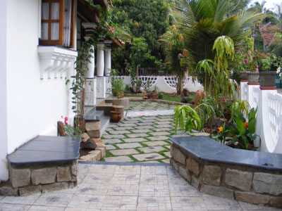 Stain Glass Cottage Front Landscaping